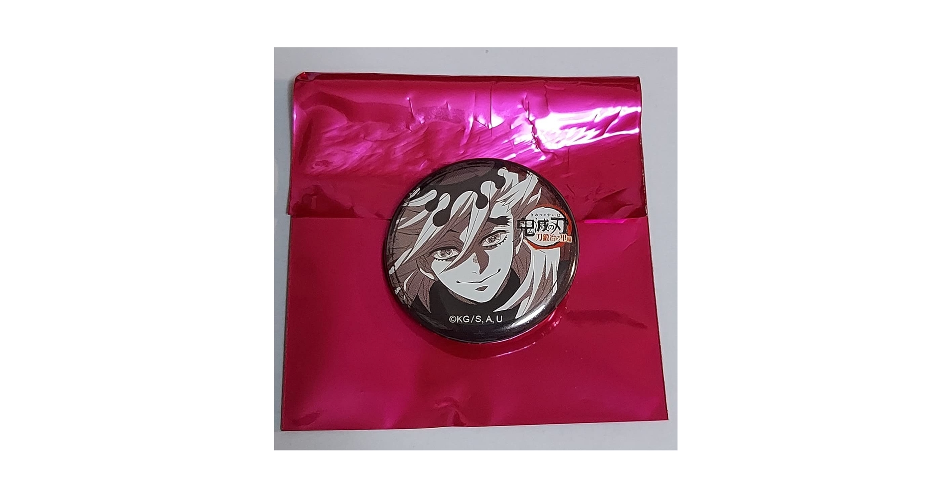 Amazon | 童磨 缶バッジ くじ引き 32mm 刀鍛冶の里編 第一話